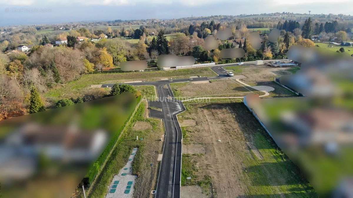 Terrain à BOURGOIN-JALLIEU