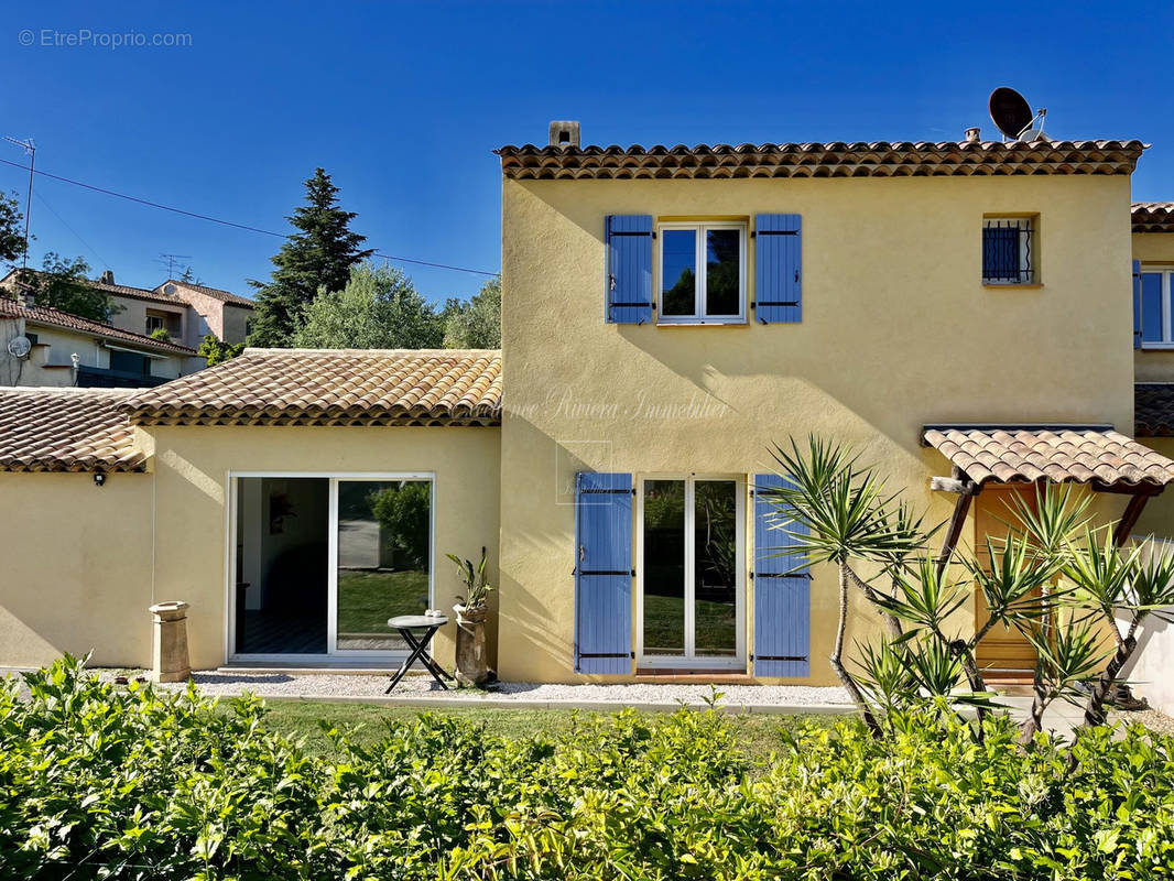 Maison à LA ROQUETTE-SUR-SIAGNE