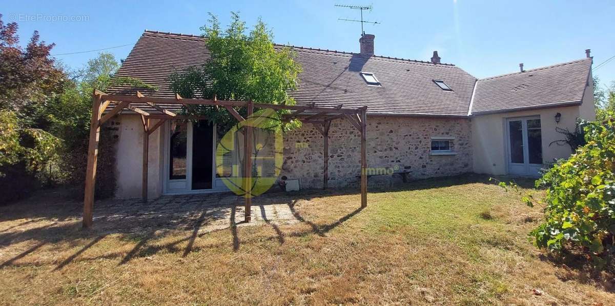 Maison à SAINT-CHRISTOPHE-EN-BOUCHERIE