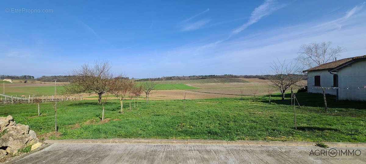 Terrain à AGEN