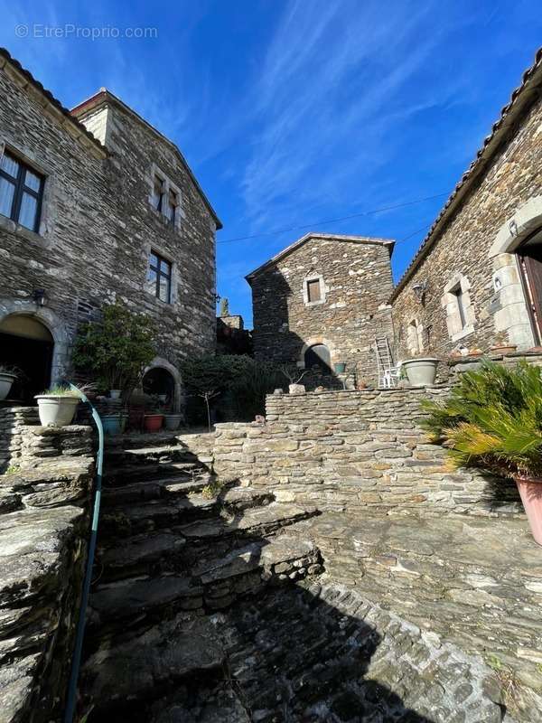 Maison à LE COLLET-DE-DEZE