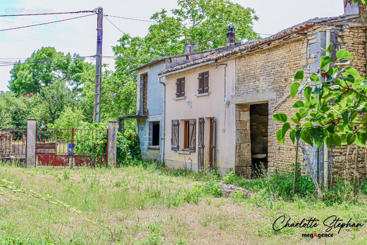 Maison à CHENAY