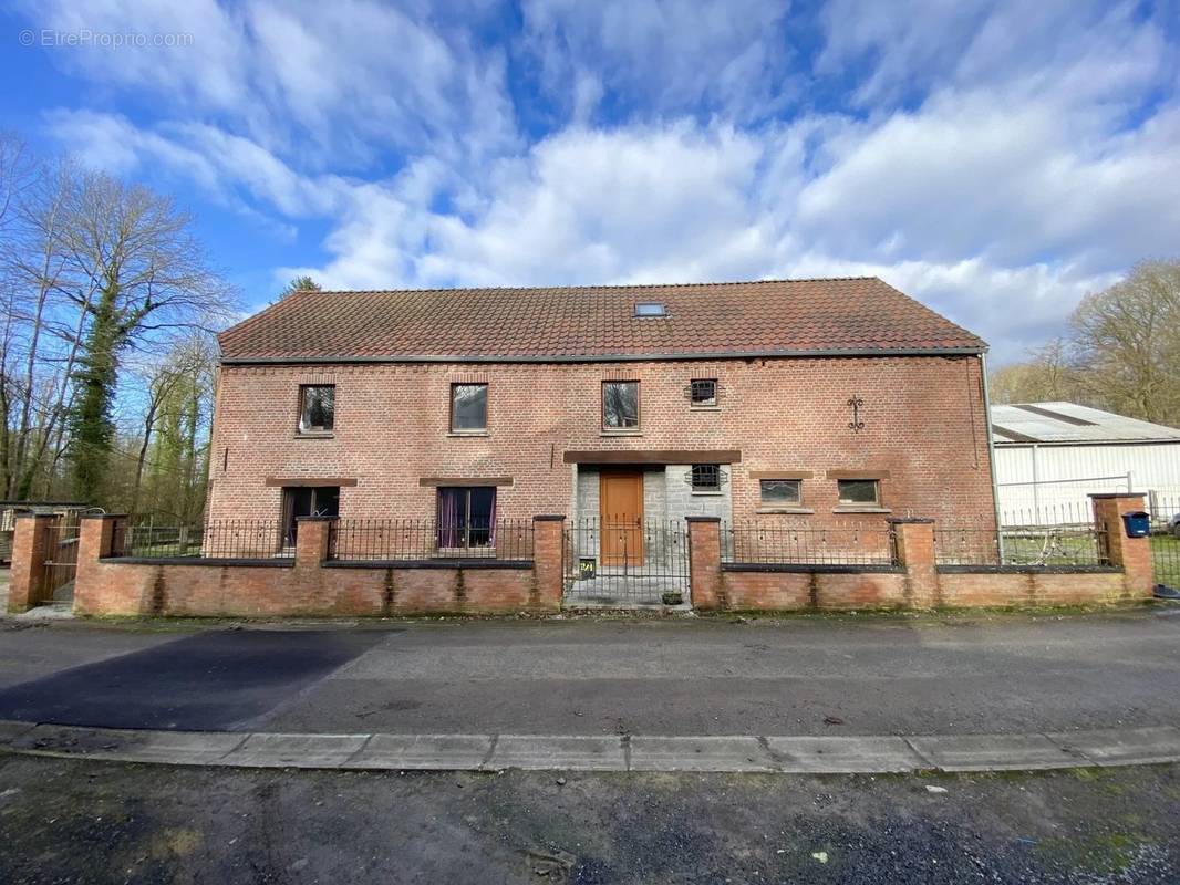 Maison à COUSOLRE