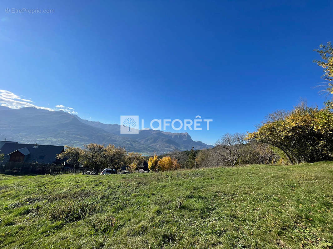 Terrain à EMBRUN