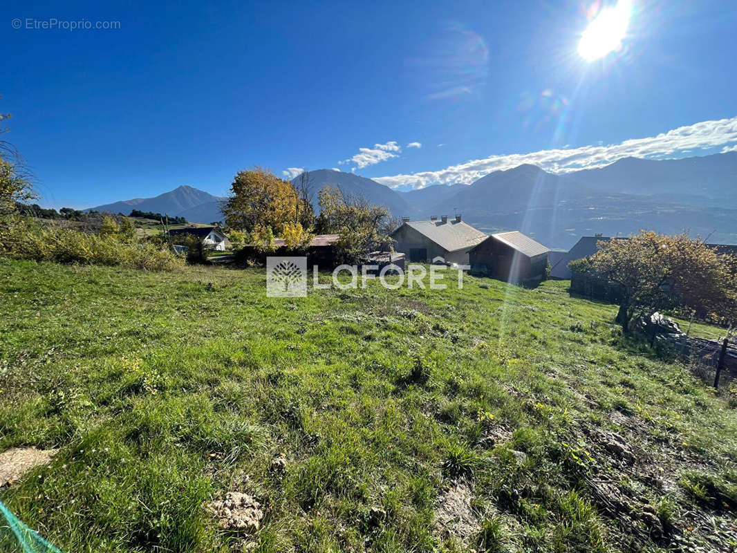 Terrain à EMBRUN