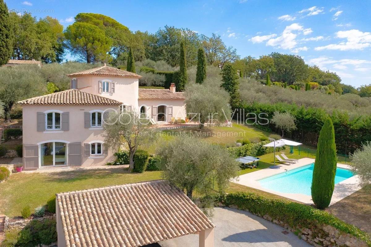 Maison à CHATEAUNEUF-GRASSE