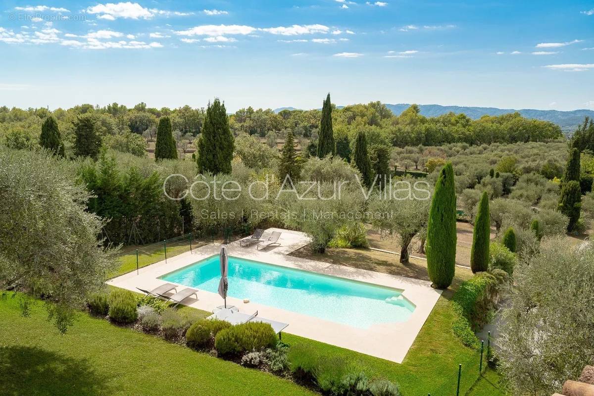 Maison à CHATEAUNEUF-GRASSE