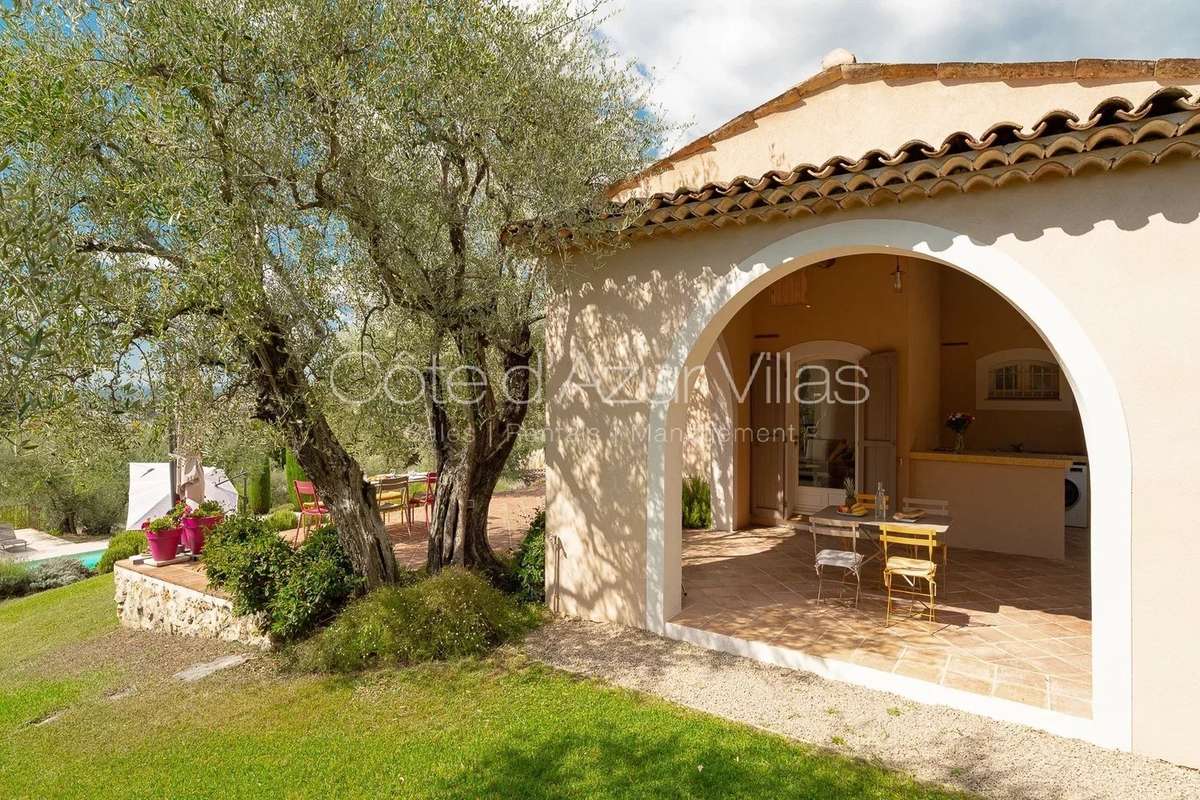 Maison à CHATEAUNEUF-GRASSE