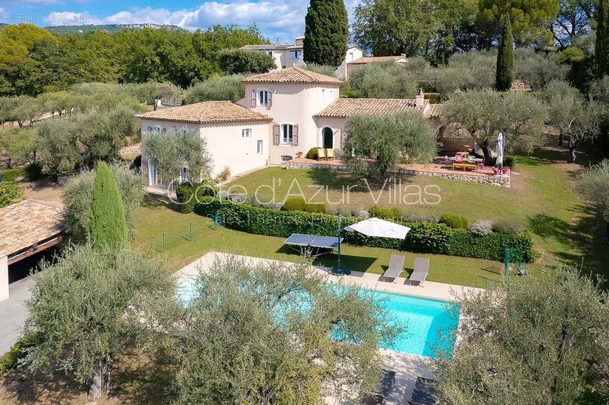 Maison à CHATEAUNEUF-GRASSE