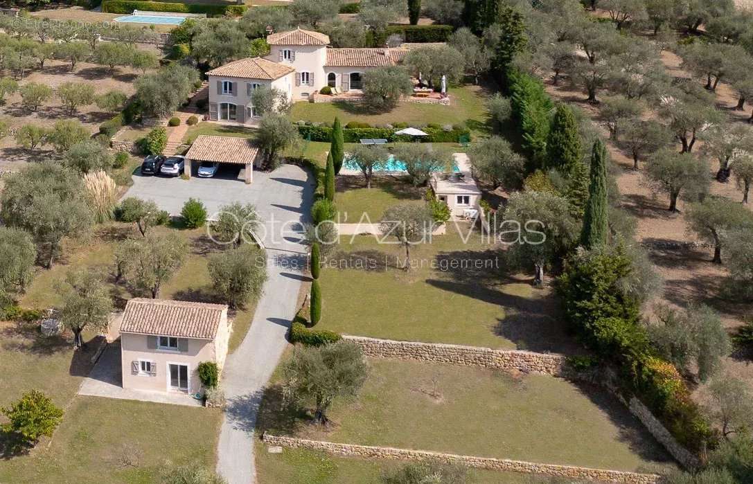 Maison à CHATEAUNEUF-GRASSE