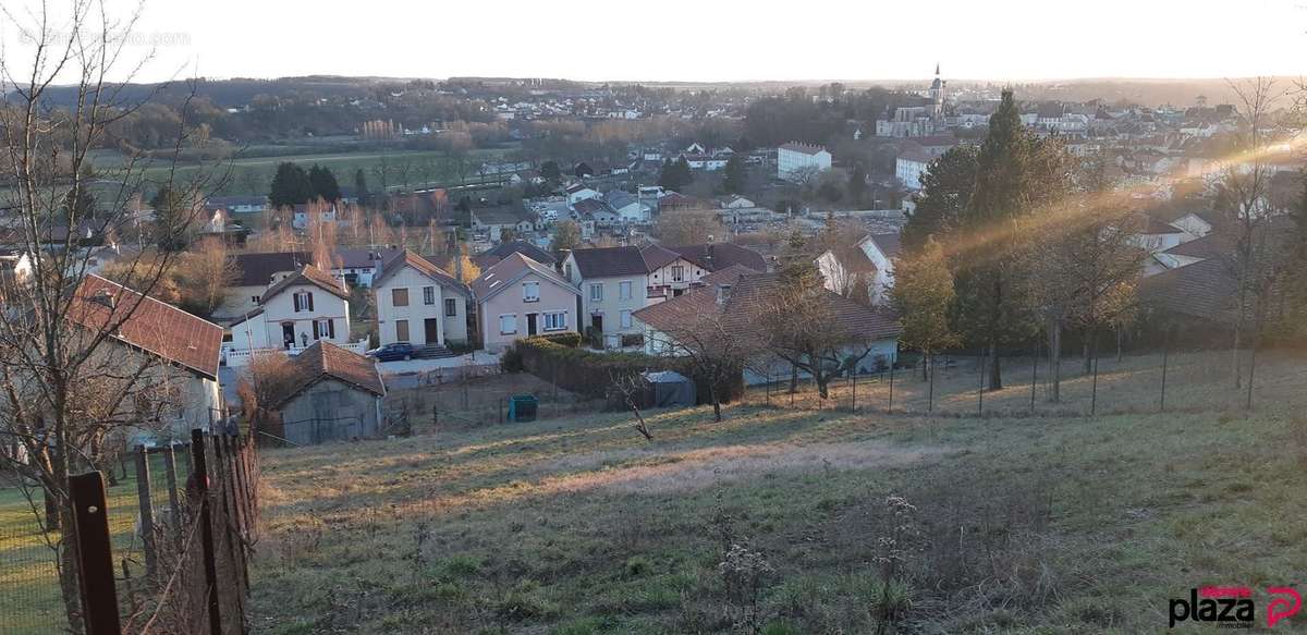 Terrain à NEUFCHATEAU