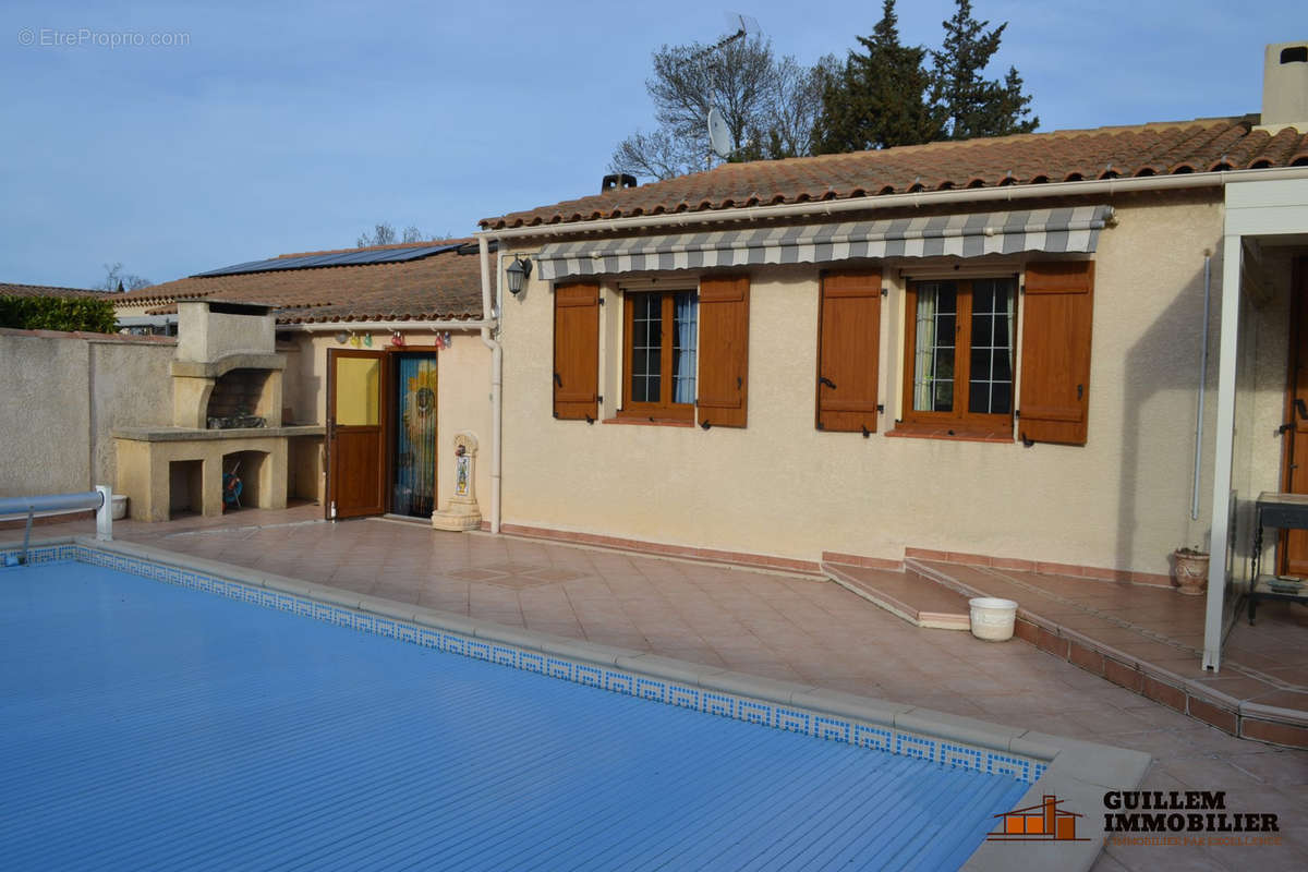 Face sud côté piscine  - Maison à LAMANON