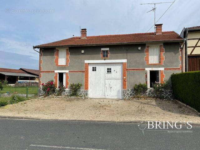 Maison à LES CHARMONTOIS