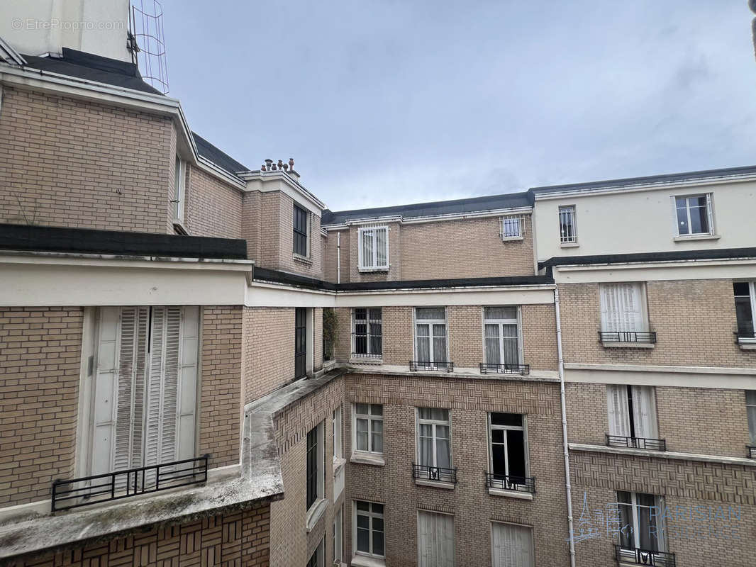 Appartement à PARIS-7E