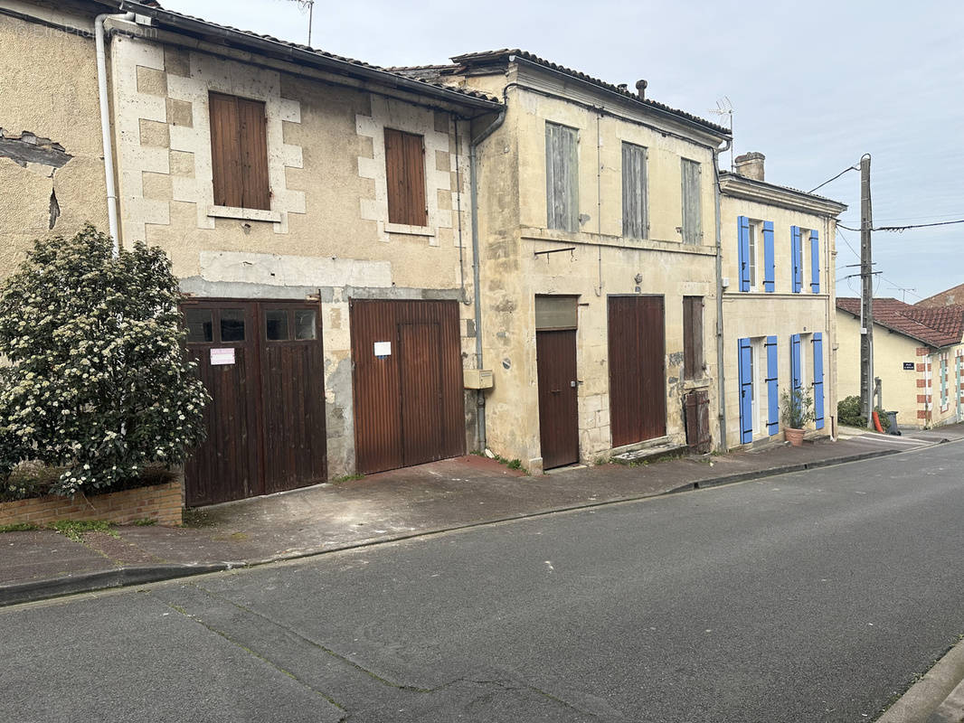 Maison à LA ROCHE-CHALAIS