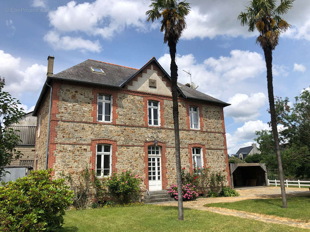 Maison à COMBOURG