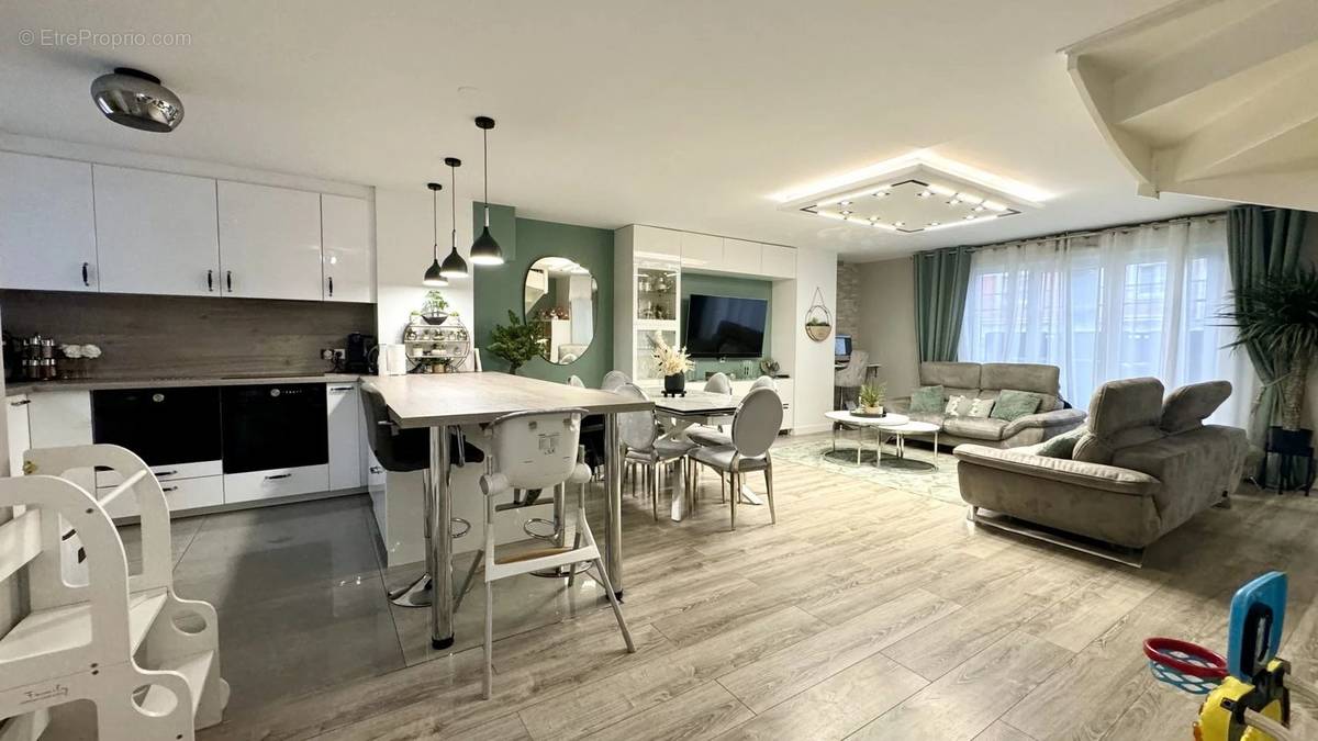 Appartement à LES PAVILLONS-SOUS-BOIS