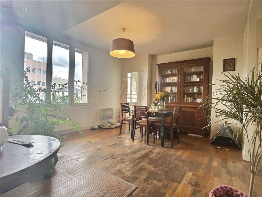 Appartement à SAINT-MAUR-DES-FOSSES