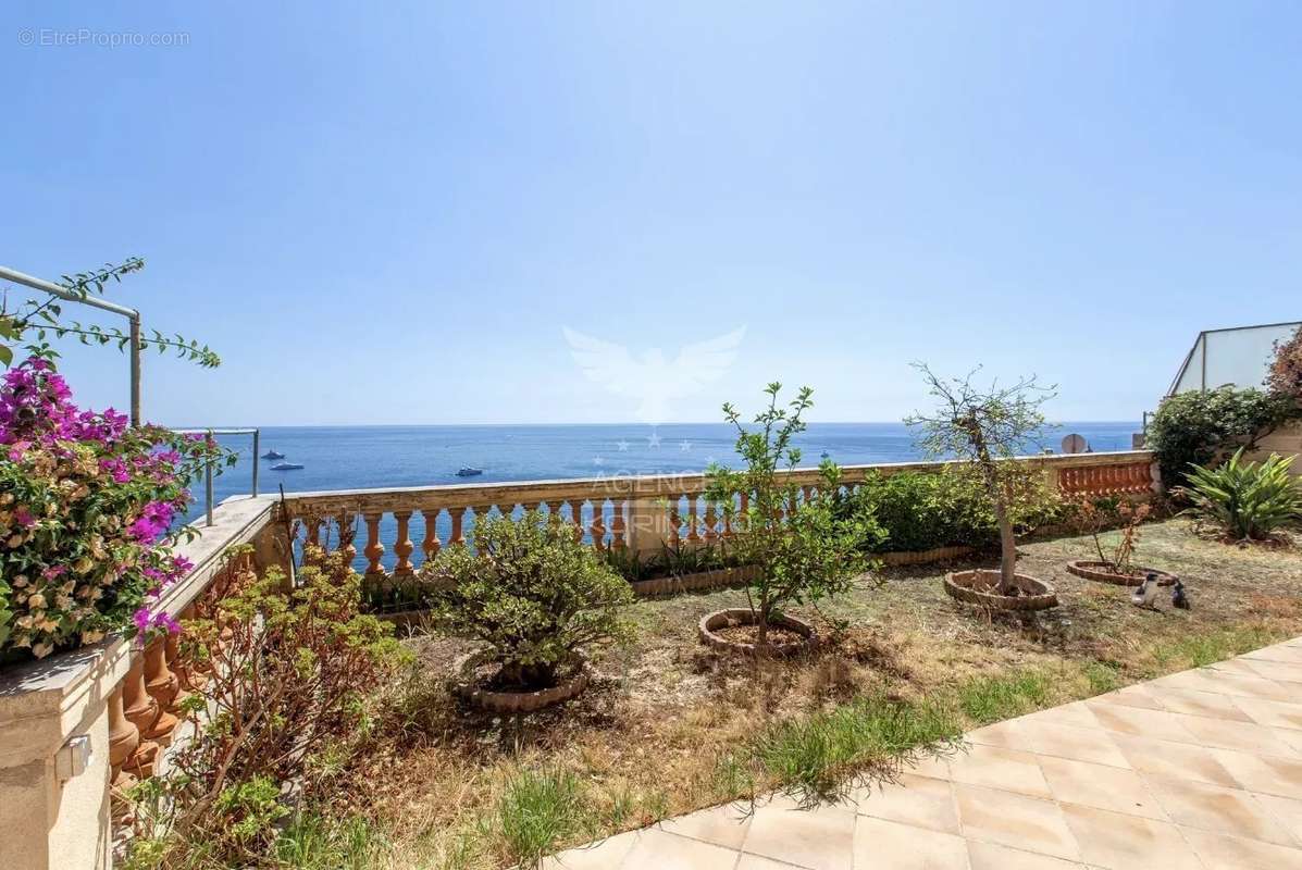 Appartement à ROQUEBRUNE-CAP-MARTIN