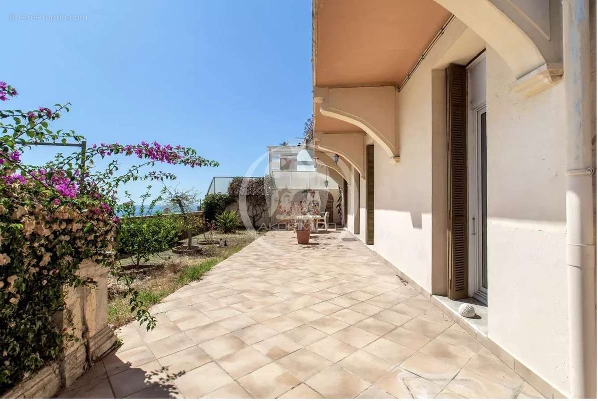 Appartement à ROQUEBRUNE-CAP-MARTIN