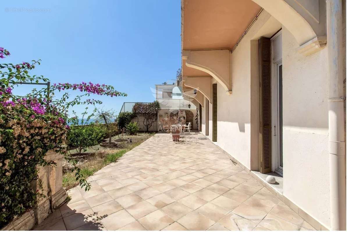 Appartement à ROQUEBRUNE-CAP-MARTIN