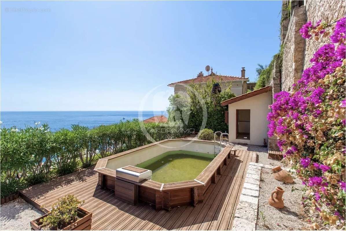 Appartement à ROQUEBRUNE-CAP-MARTIN