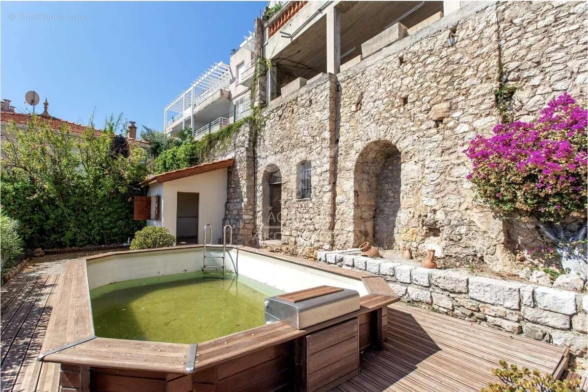 Appartement à ROQUEBRUNE-CAP-MARTIN