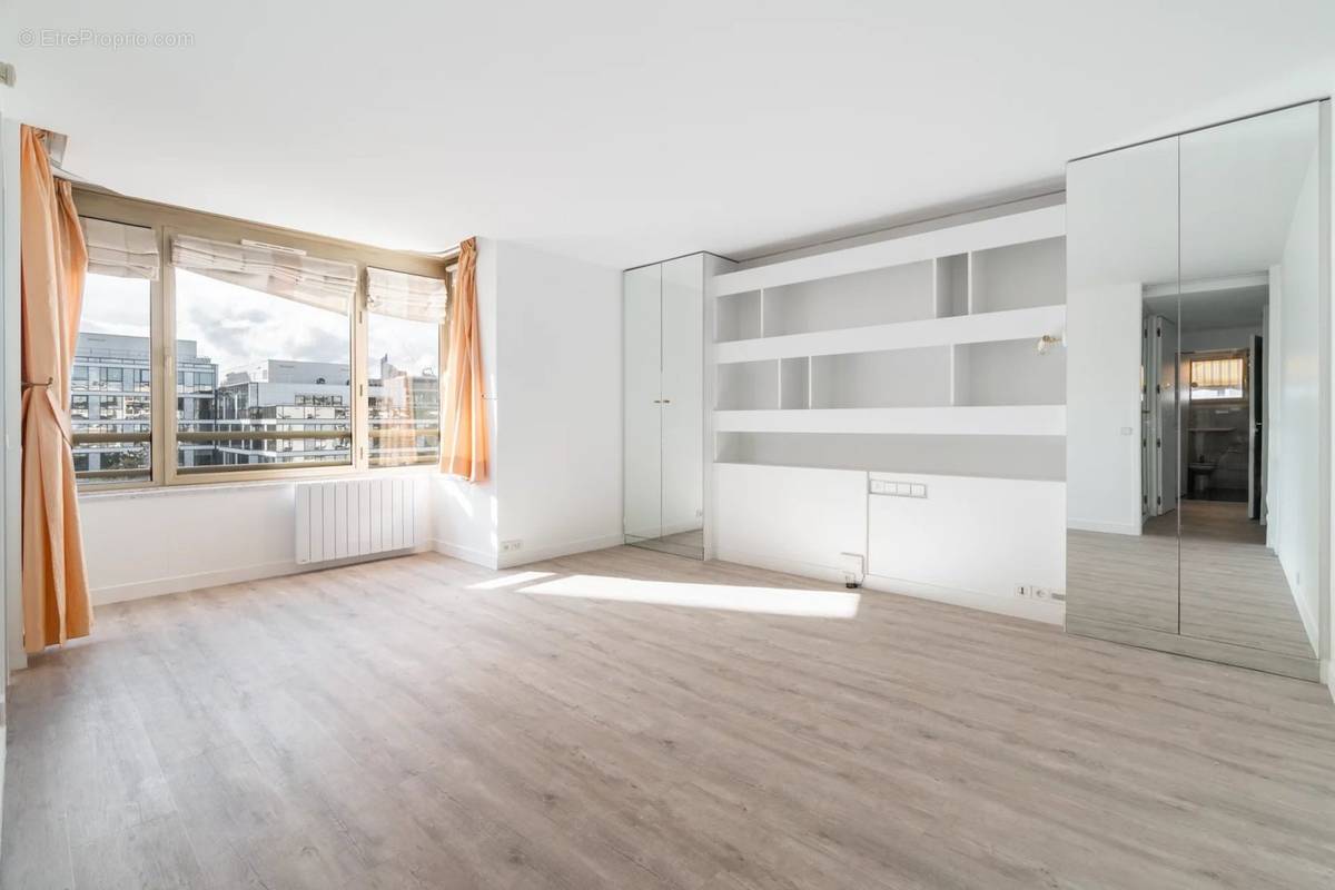 Appartement à LEVALLOIS-PERRET