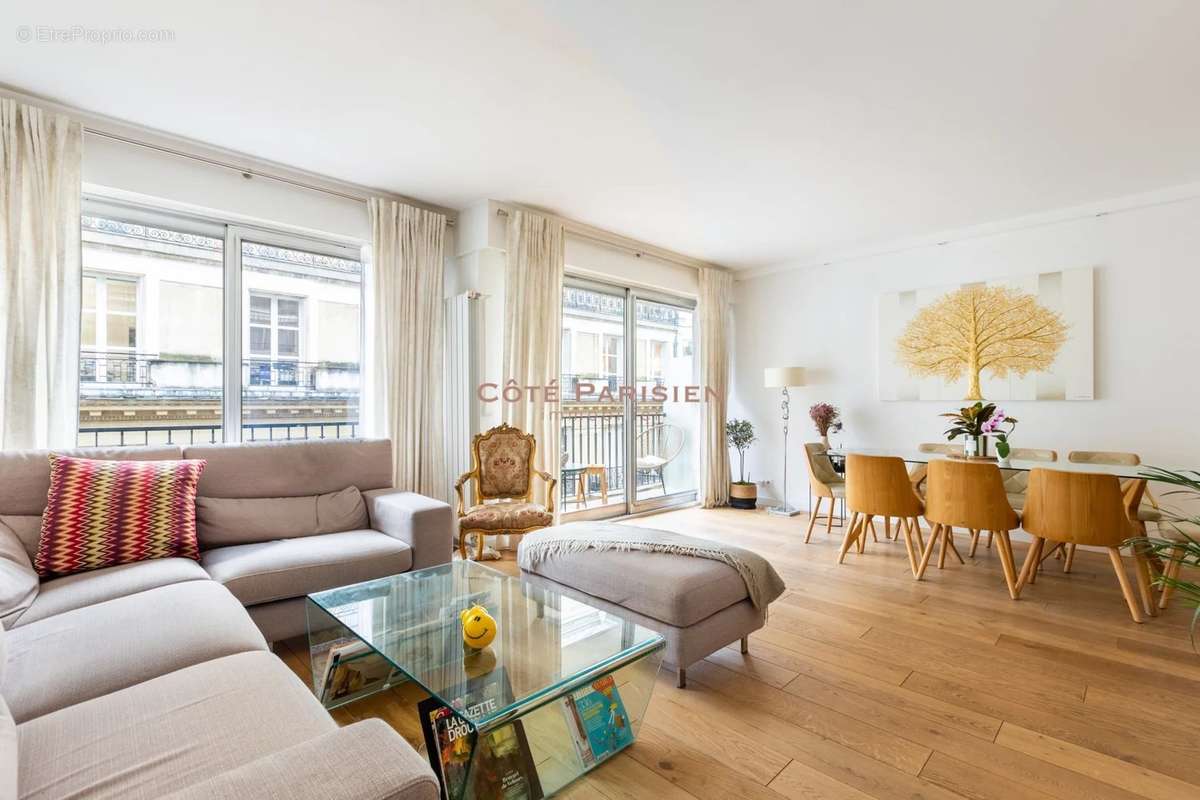 Appartement à PARIS-16E