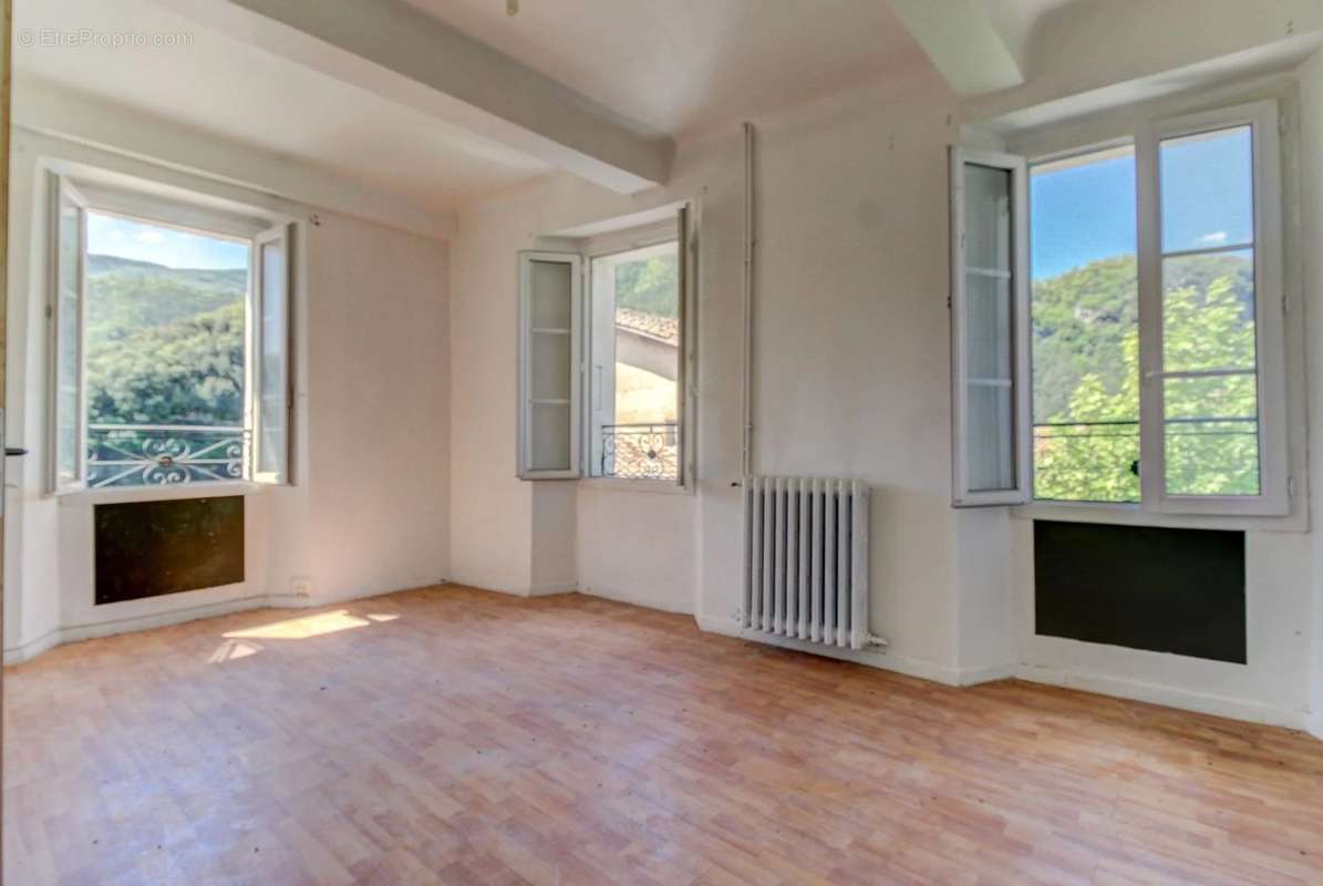 Appartement à ROQUESTERON