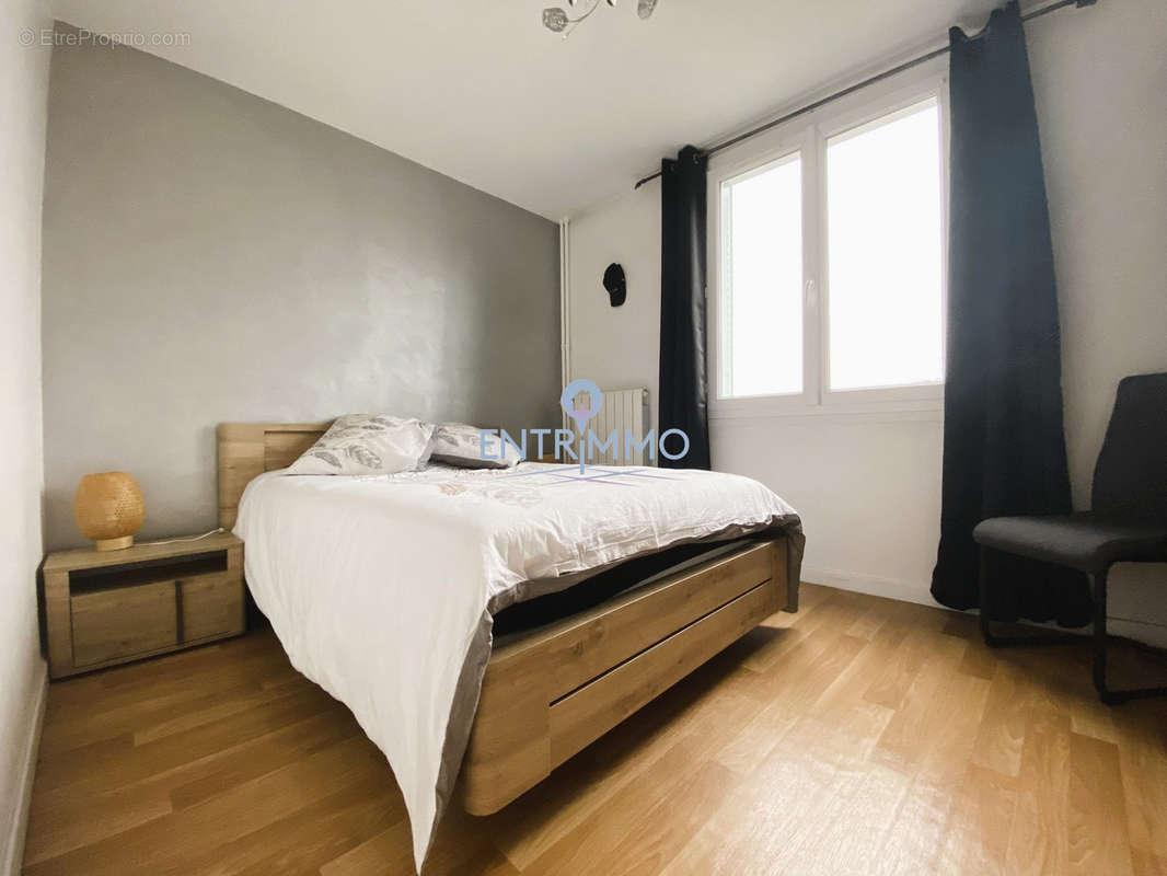 CHAMBRE 1 AVEC PLACARD - Appartement à AIX-LES-BAINS