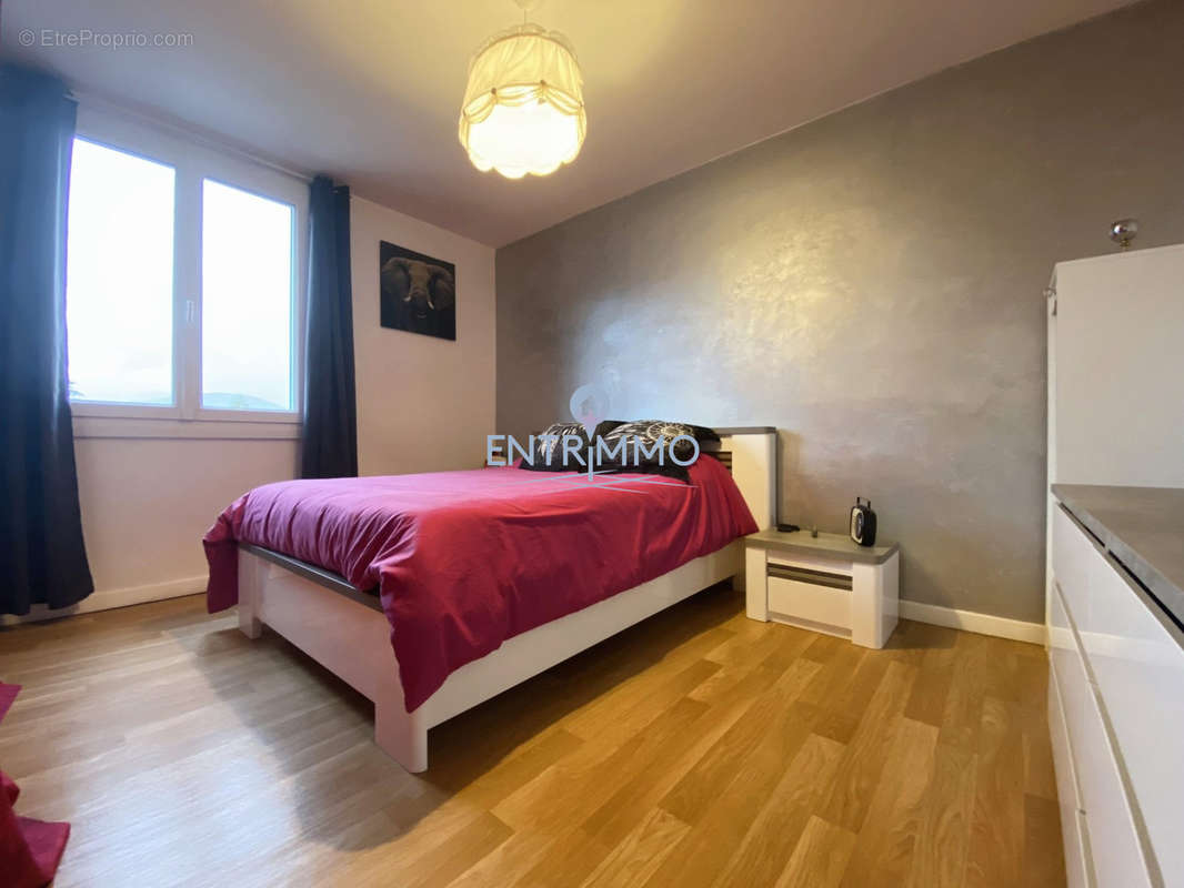 CHAMBRE 2 AVEC PLACARD - Appartement à AIX-LES-BAINS