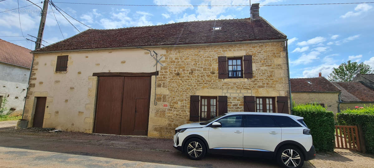 Maison à VARZY