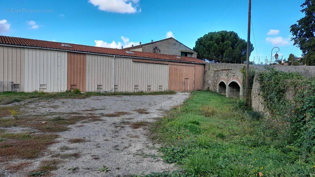 Parking à SAINT-HILAIRE