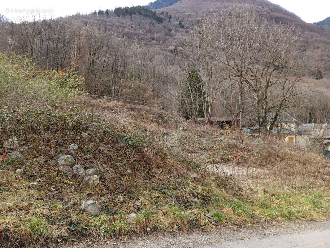 Terrain à SAINT-REMY-DE-MAURIENNE