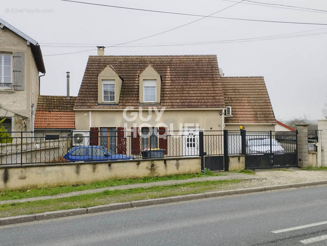 Maison à JOUY-LE-CHATEL