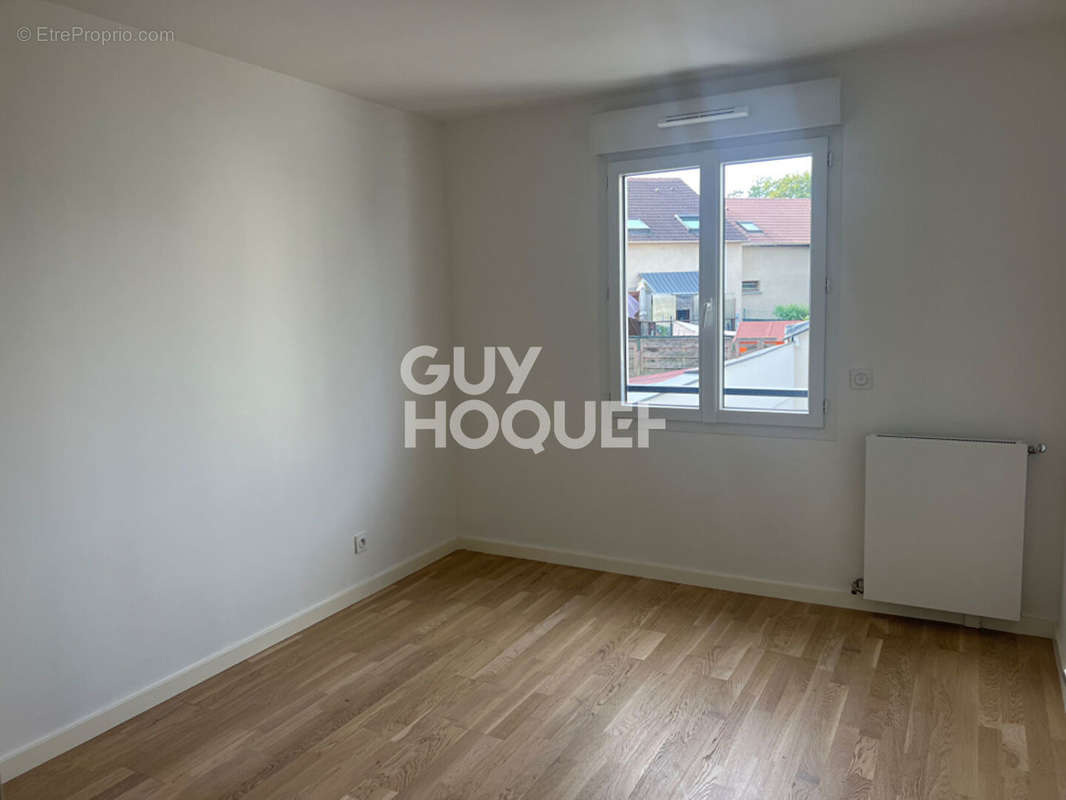 Appartement à LES PAVILLONS-SOUS-BOIS