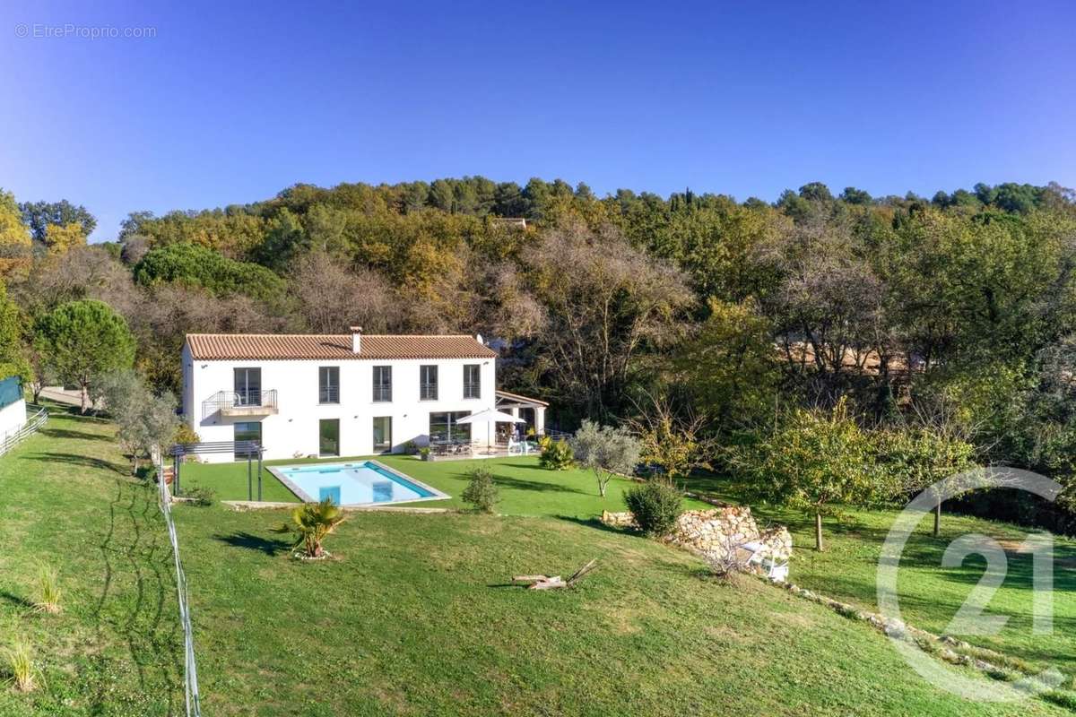 Maison à CHATEAUNEUF-GRASSE