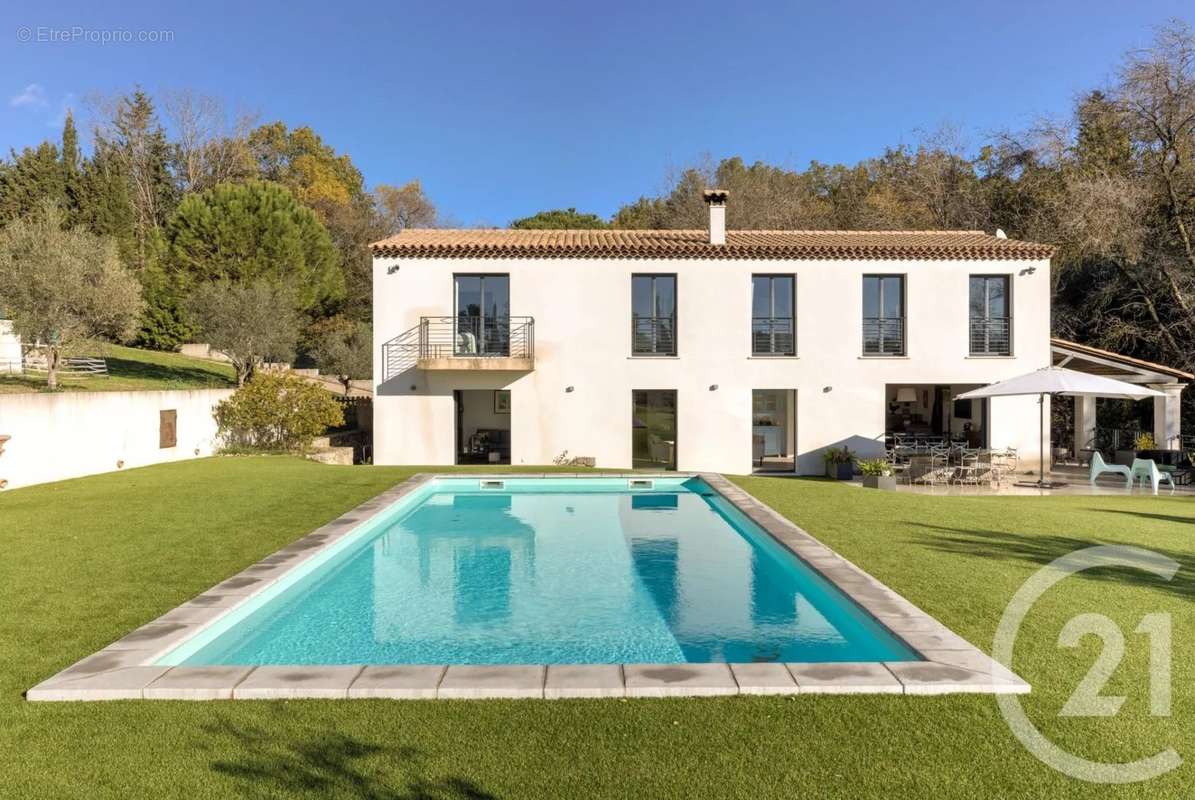 Maison à CHATEAUNEUF-GRASSE