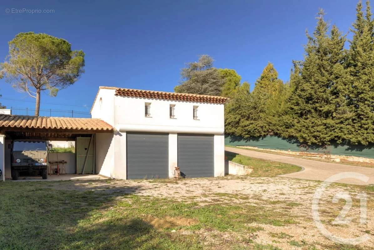 Maison à CHATEAUNEUF-GRASSE