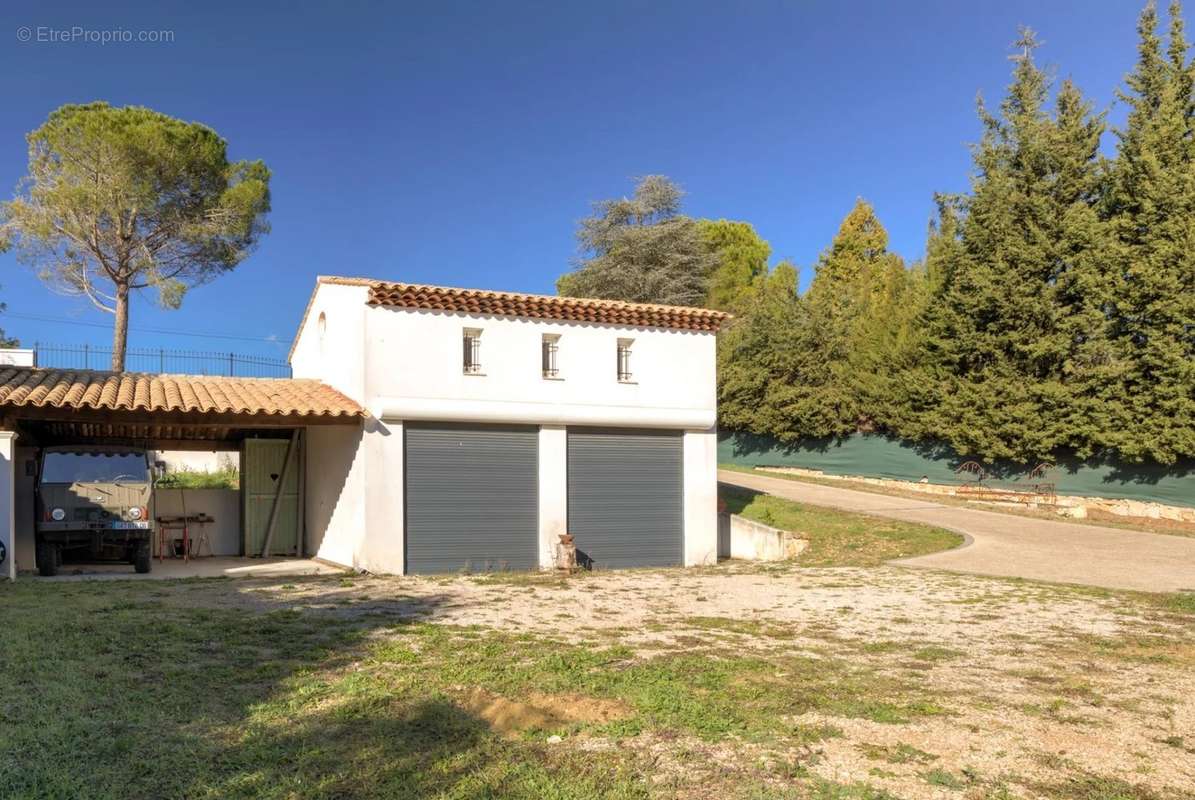 Maison à CHATEAUNEUF-GRASSE