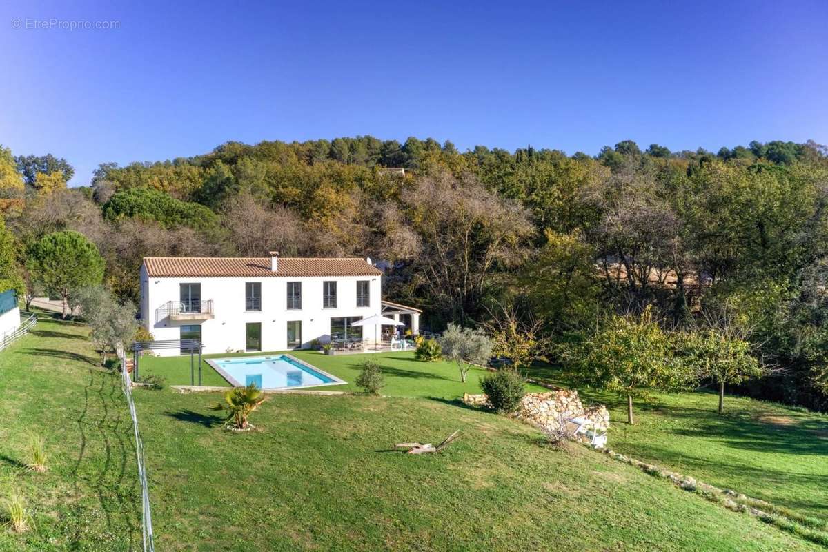 Maison à CHATEAUNEUF-GRASSE