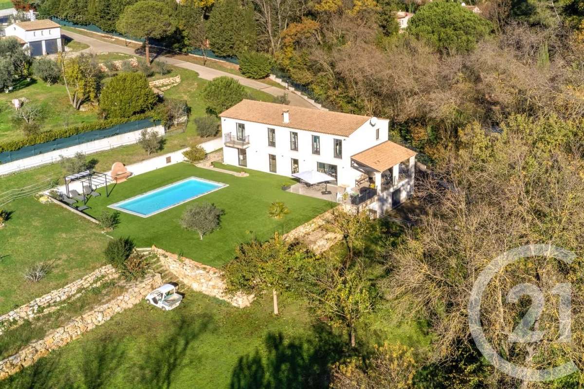 Maison à CHATEAUNEUF-GRASSE