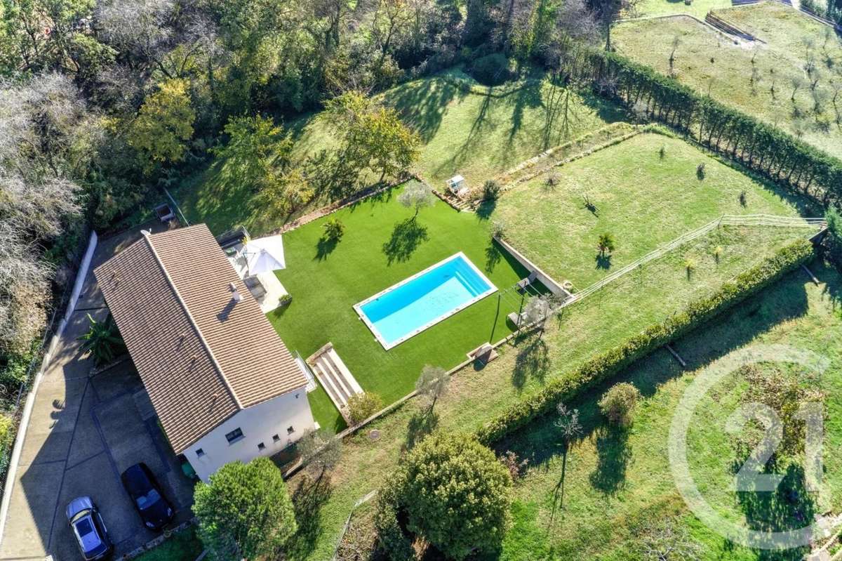 Maison à CHATEAUNEUF-GRASSE