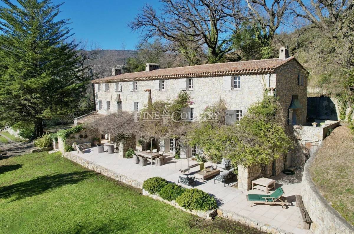 Maison à CHATEAUNEUF-GRASSE