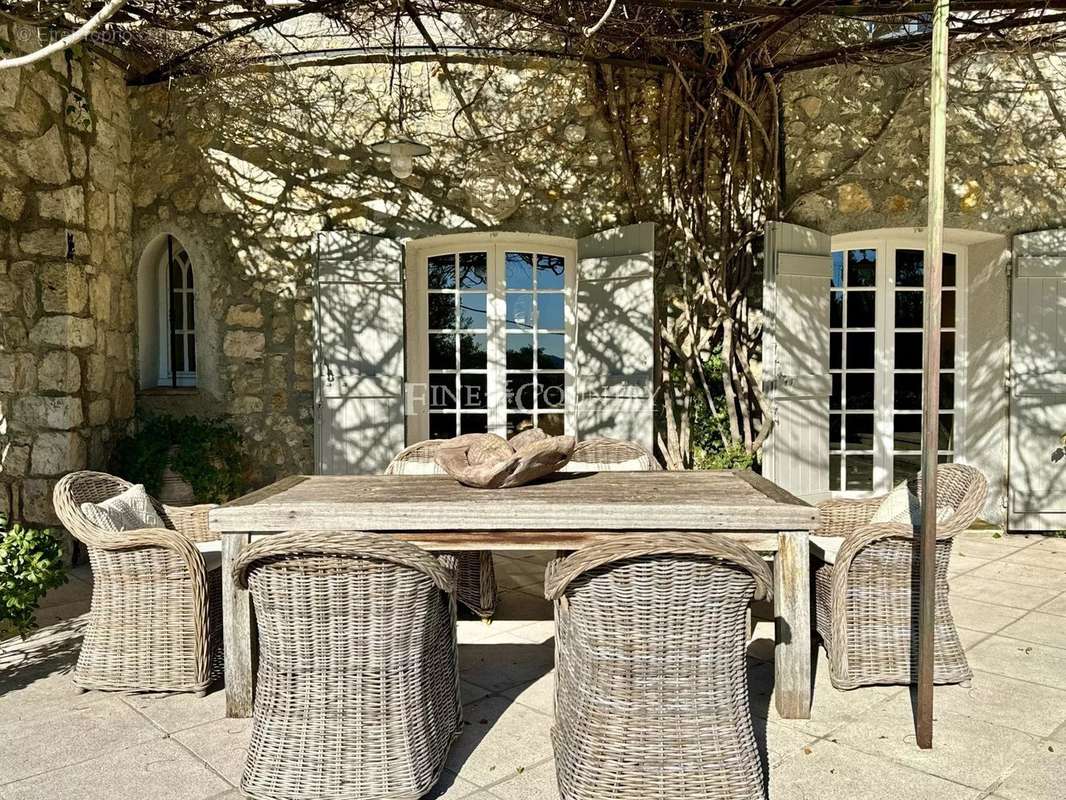 Maison à CHATEAUNEUF-GRASSE