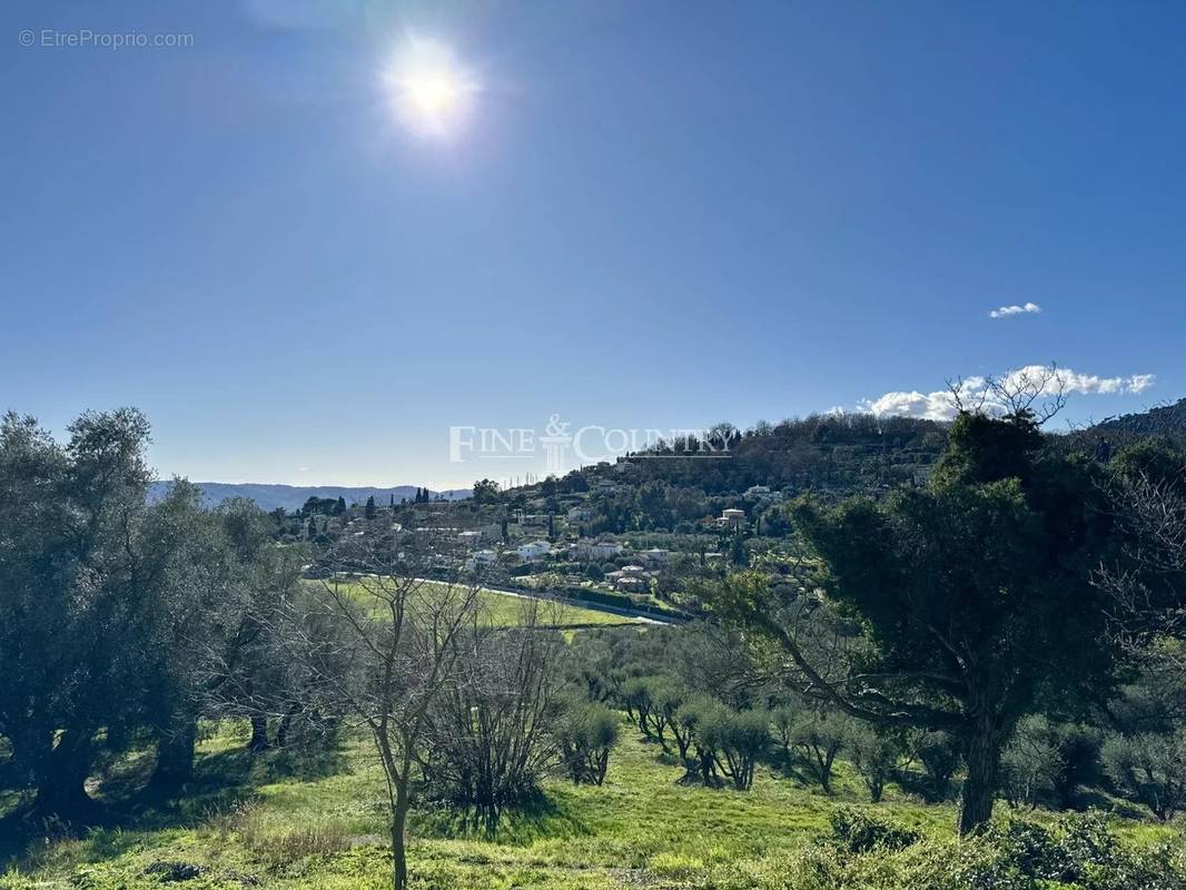 Maison à CHATEAUNEUF-GRASSE