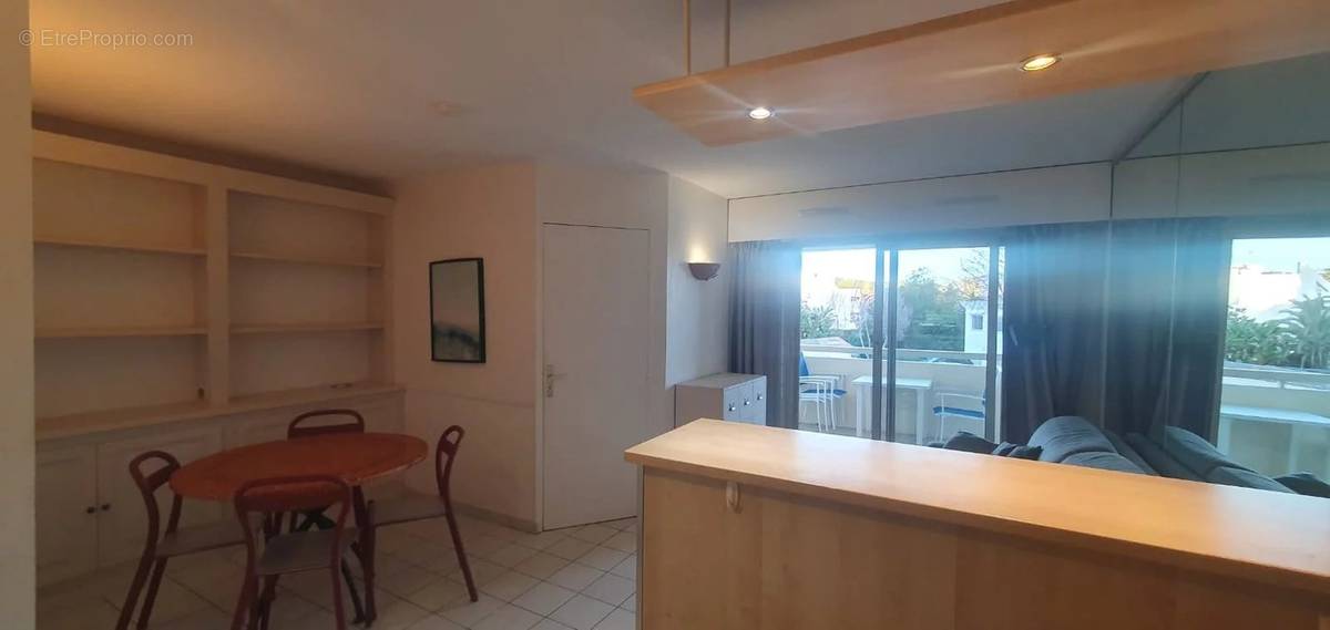 Appartement à VALLAURIS