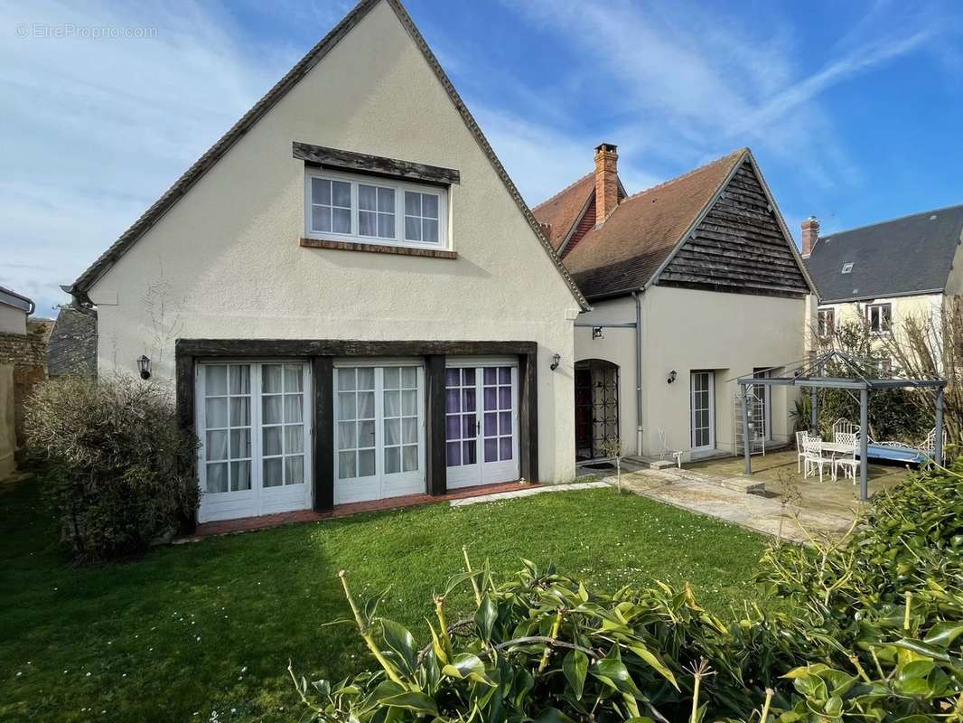 Maison à JOUY-SUR-EURE