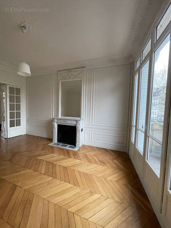 Appartement à PARIS-14E